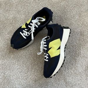New Balance 327 Women’s size 8